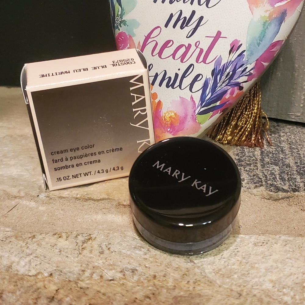 *NEW* Mary Kay Cream Eye Color - Coastal Blue